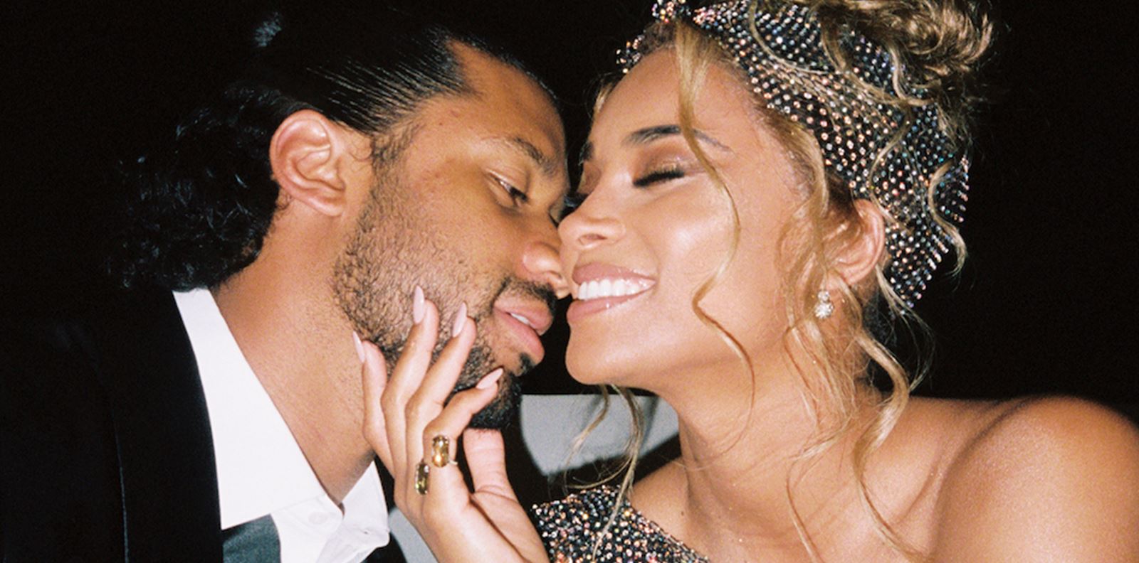 Сиара и Ръсел Уилсън пускат на пазара секси аромат