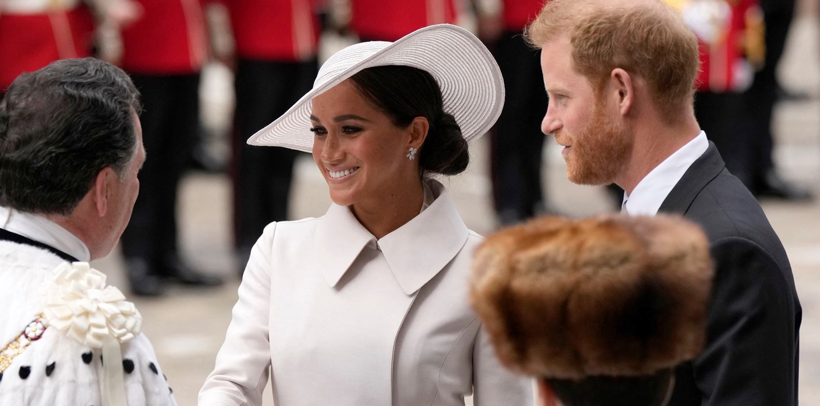 Принц Хари и Меган Маркъл се завърнаха на Острова