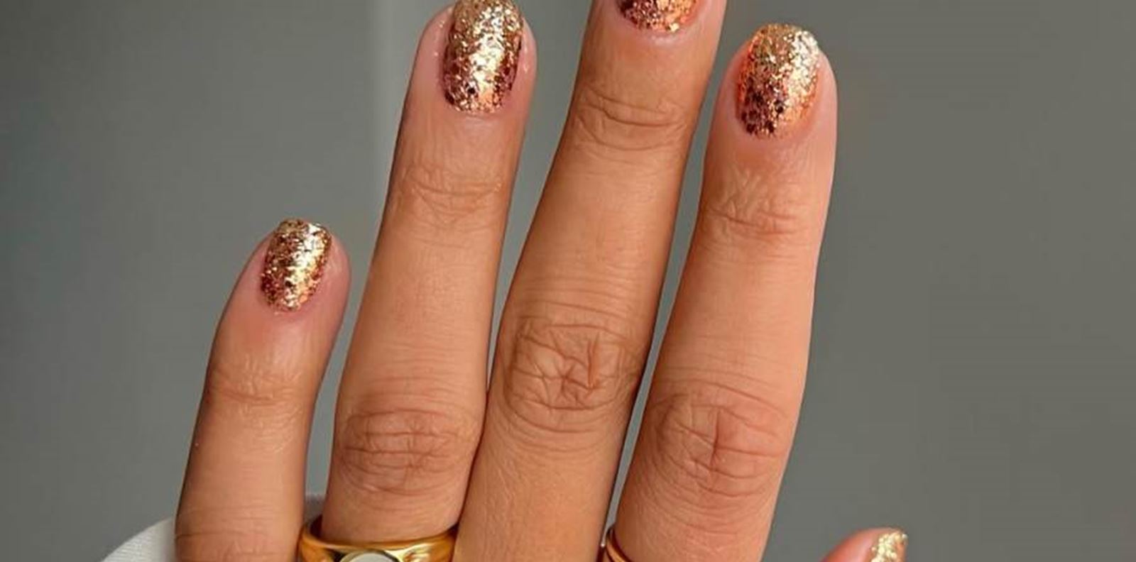 25 блестящи идеи за празничния маникюр