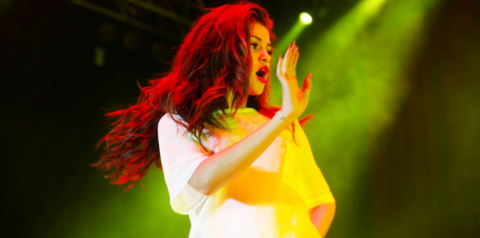 Селена Гомес представя първото си испаноезично EP