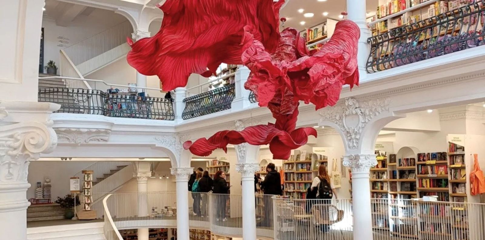 По пътя на книгите с някои от най-instagrammable книжарниците в Европа