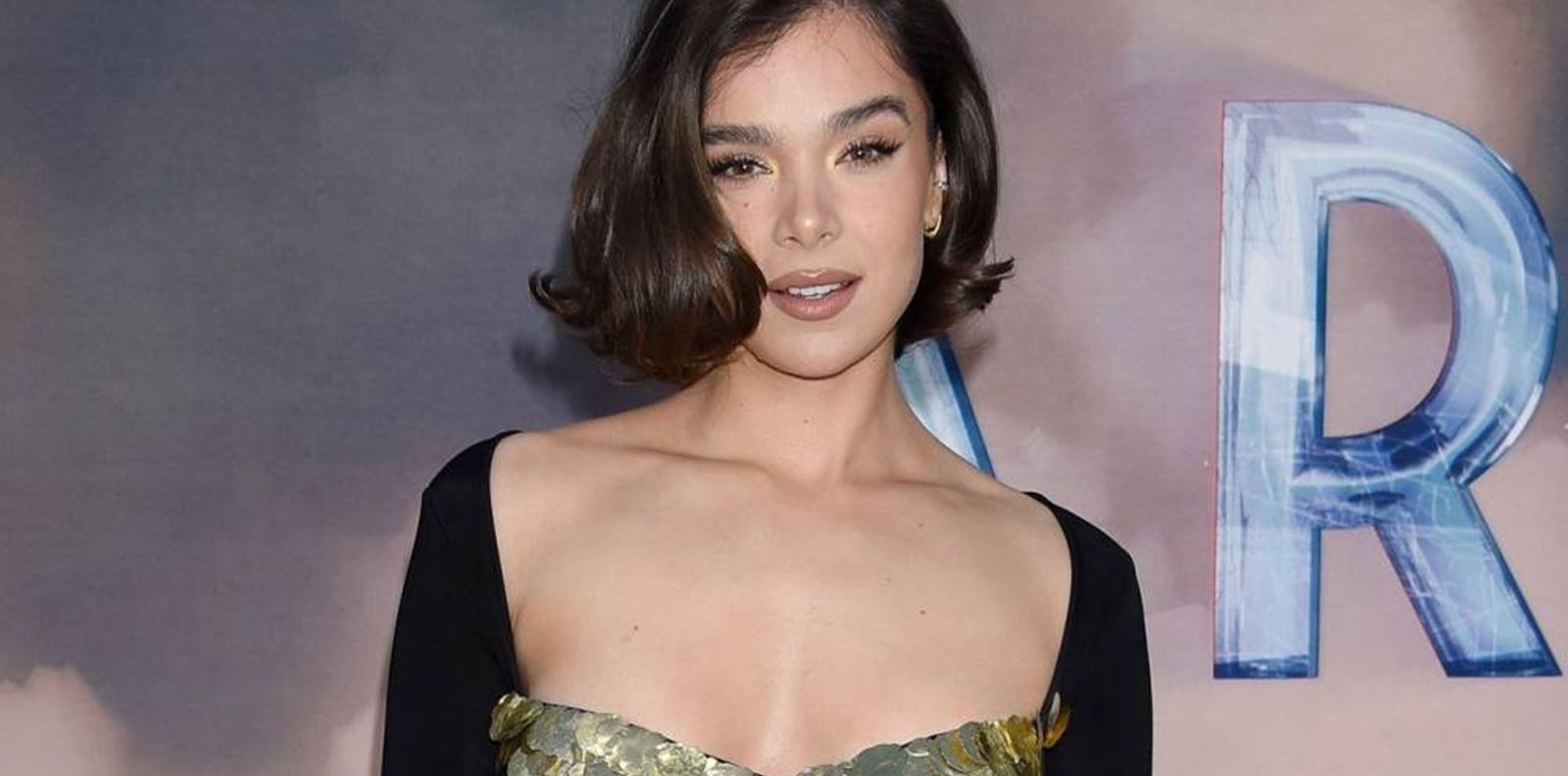 Хейли Стайнфелд се сгоди