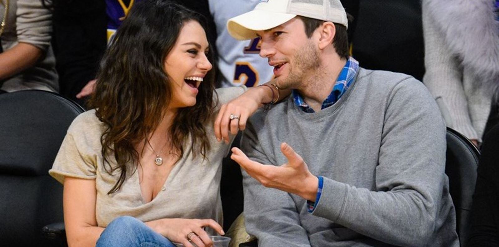 Мила Кунис и Аштън Къчър къпят децата си, даже в Instagram