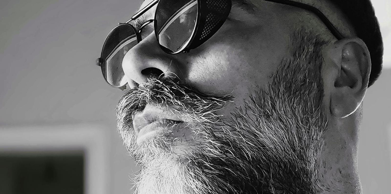 Coyot бяга като койот, но е истински човек