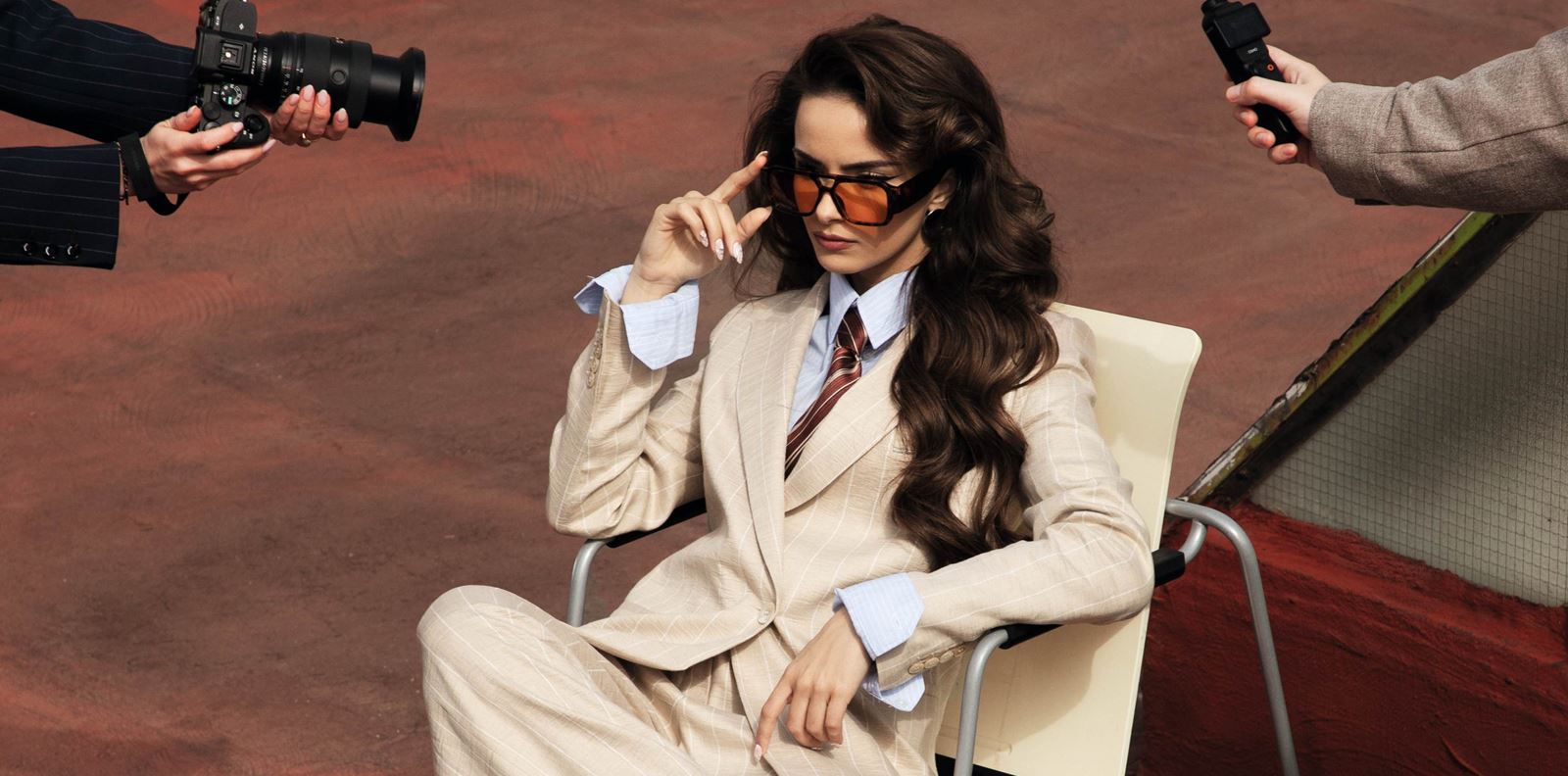 Изи е яка, но вече е и girl boss