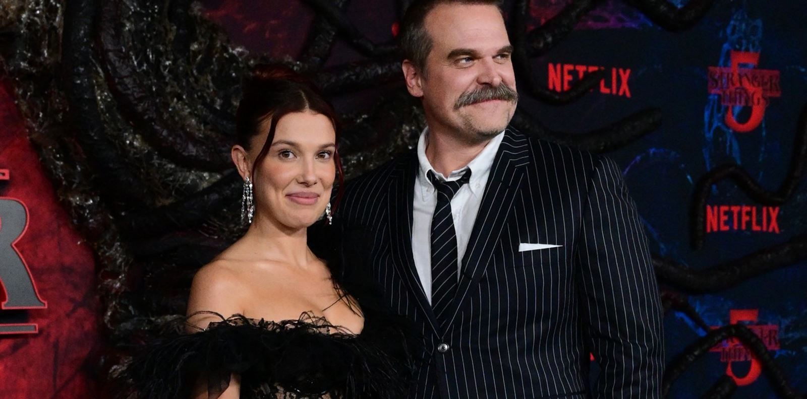Мили Боби Браун и Дейвид Харбър се помириха за премиерата на &quot;Stranger Things 5&quot;