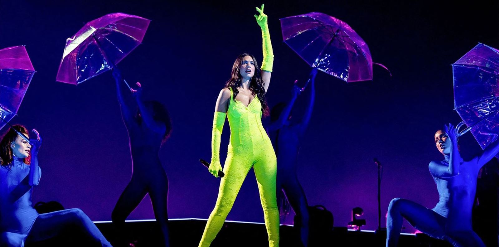 Всички WOW аутфити от световното турне на Дуа Липа