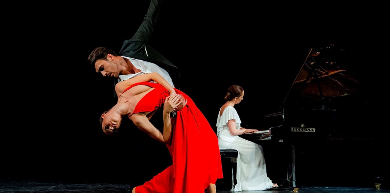 &quot;Там, където не сме&quot; обединява три изкуства на сцената