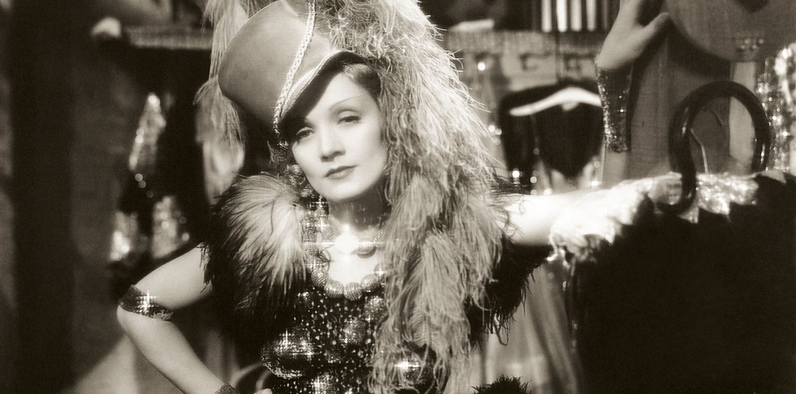 В главната роля Марлене Дитрих