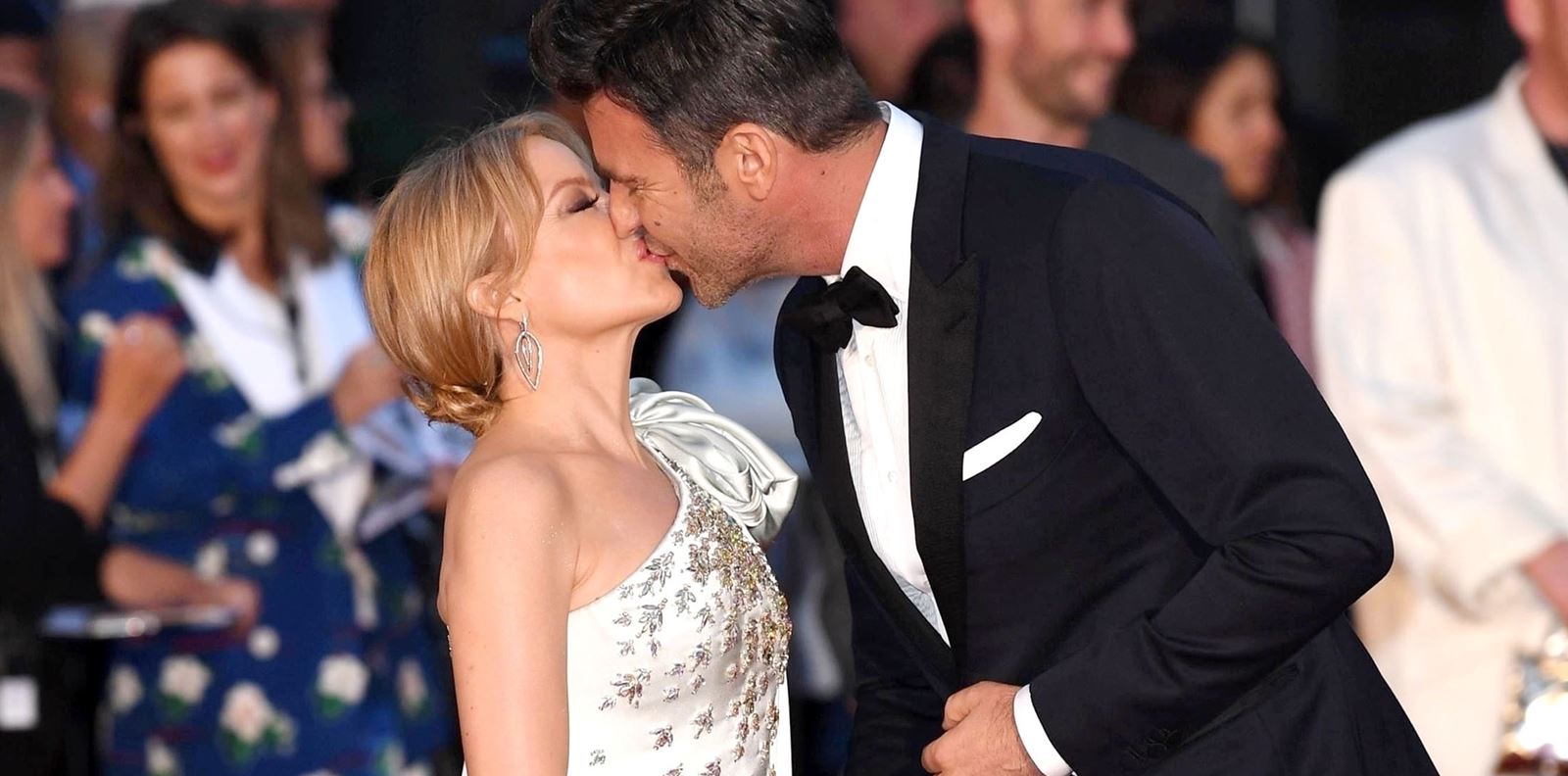 Кайли Миноуг е сгодена!