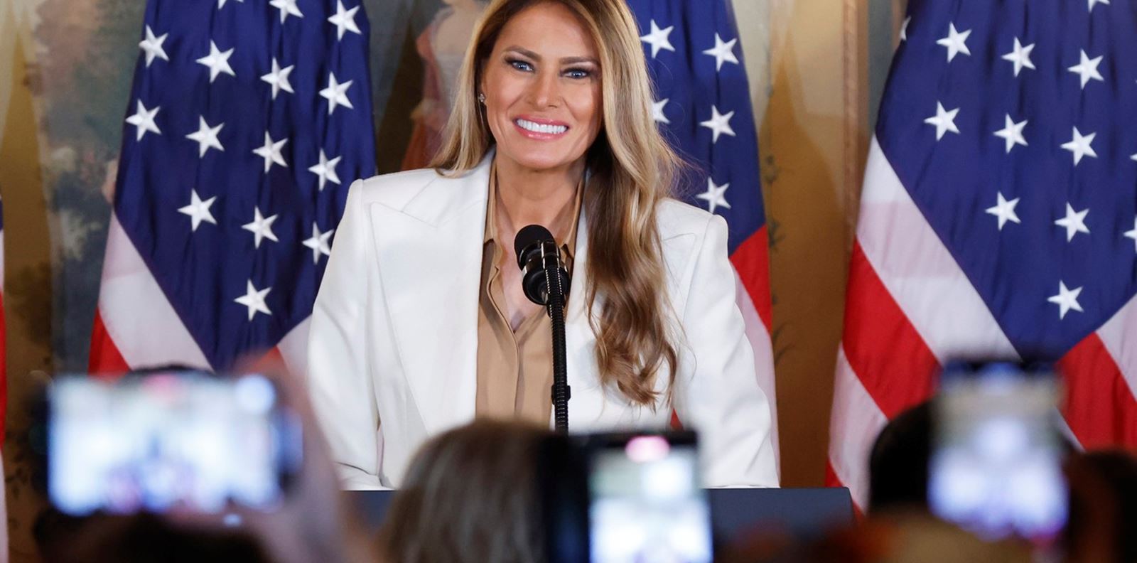 Мелания Тръмп представи празничната украса за Хелоуин в Белия дом