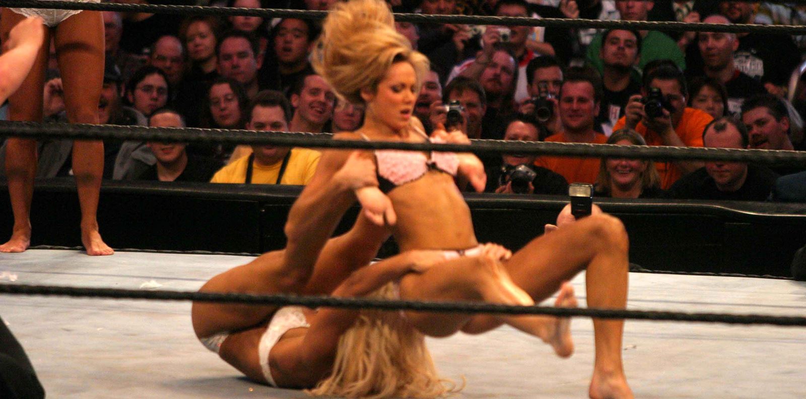 Истински удивителната история на жените в кеча