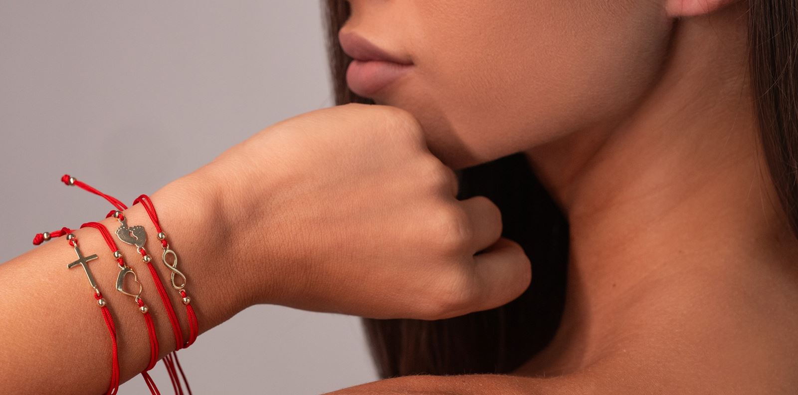 Символиката на стила: Защо жените избират бижута с послание?