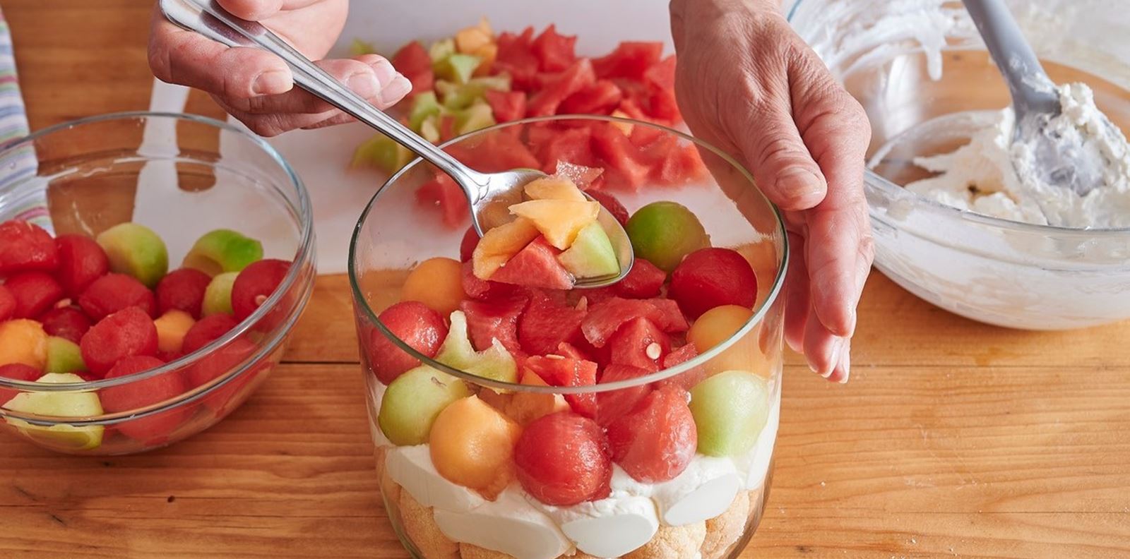 Летен трайфъл с диня и гръцки йогурт