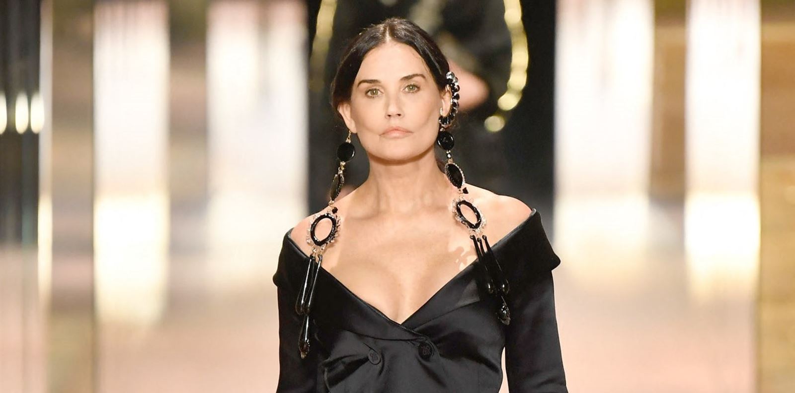 Деми Мур проговори за ревюто на Fendi