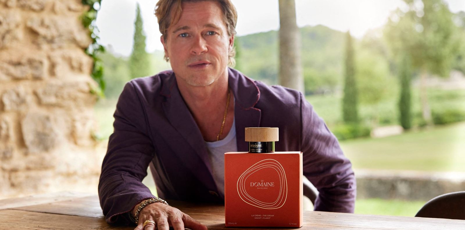 Брад Пит създаде грижа за кожата, вдъхновена от вино