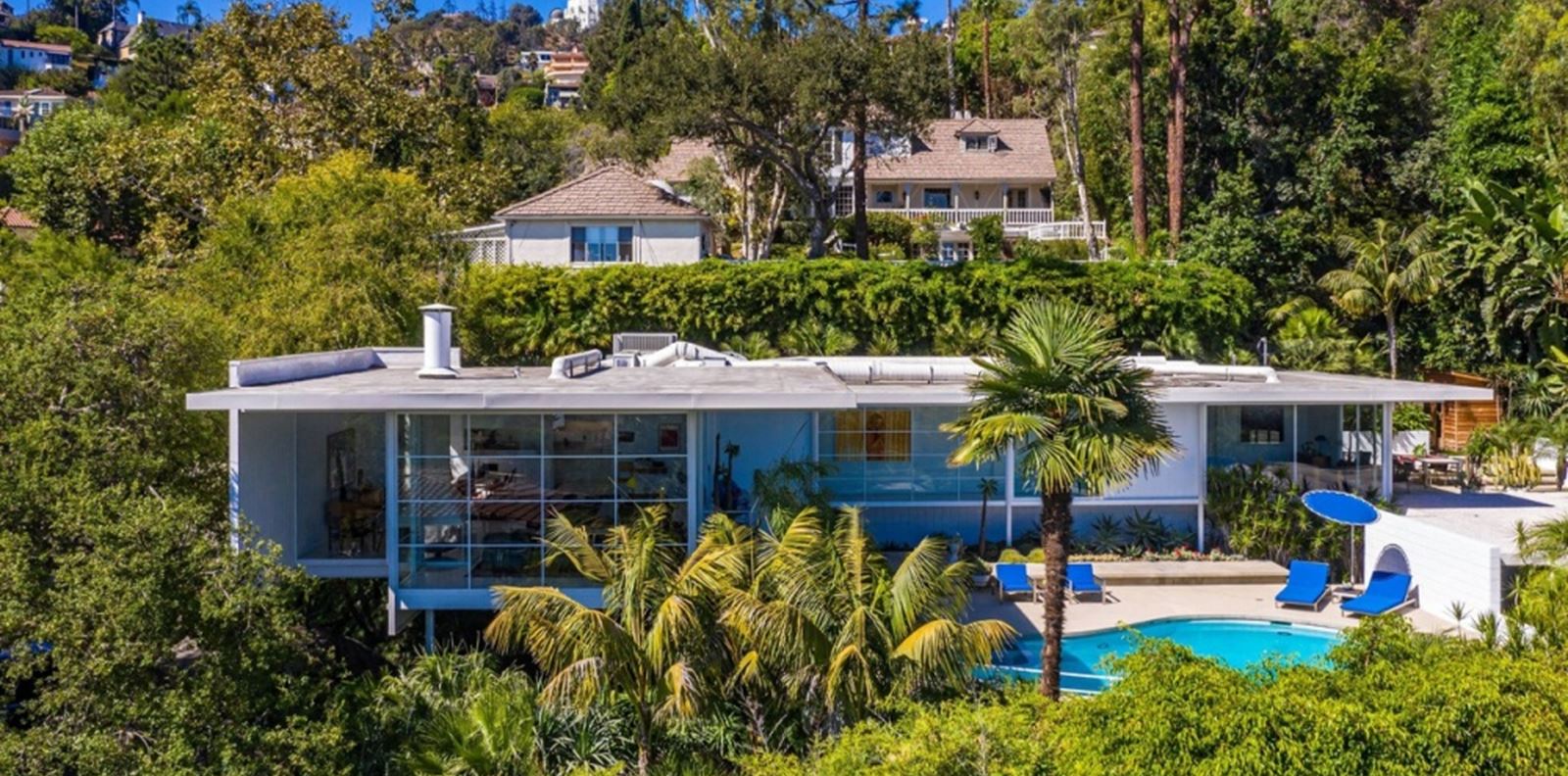 Трябва да видите стоманеното имение на Брад Пит