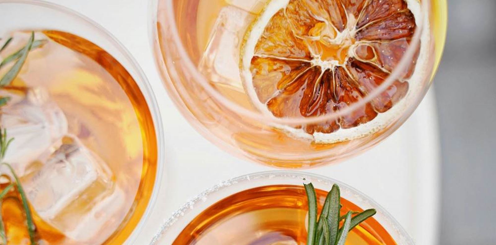 5 освежаващи коктейла за летни вечери с вкус на бягство