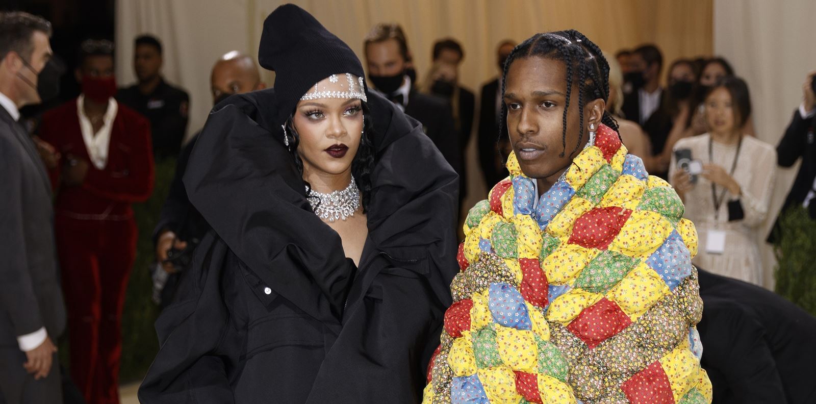 Всички мислят, че Риана е бременна, нейният отговор не закъсня