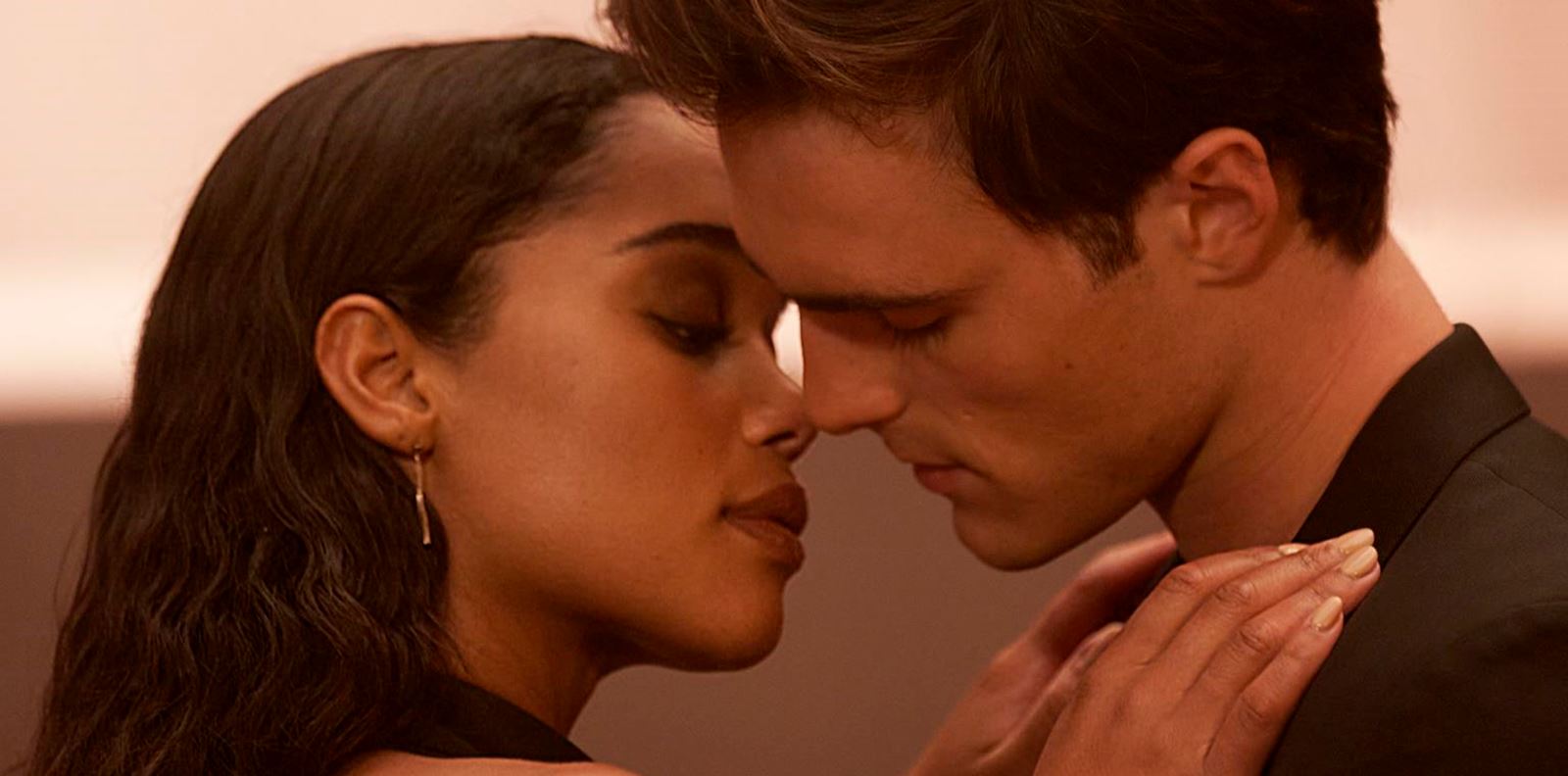 Джейкъб Елорди и Лора Харие ще запалят Свети Валентин