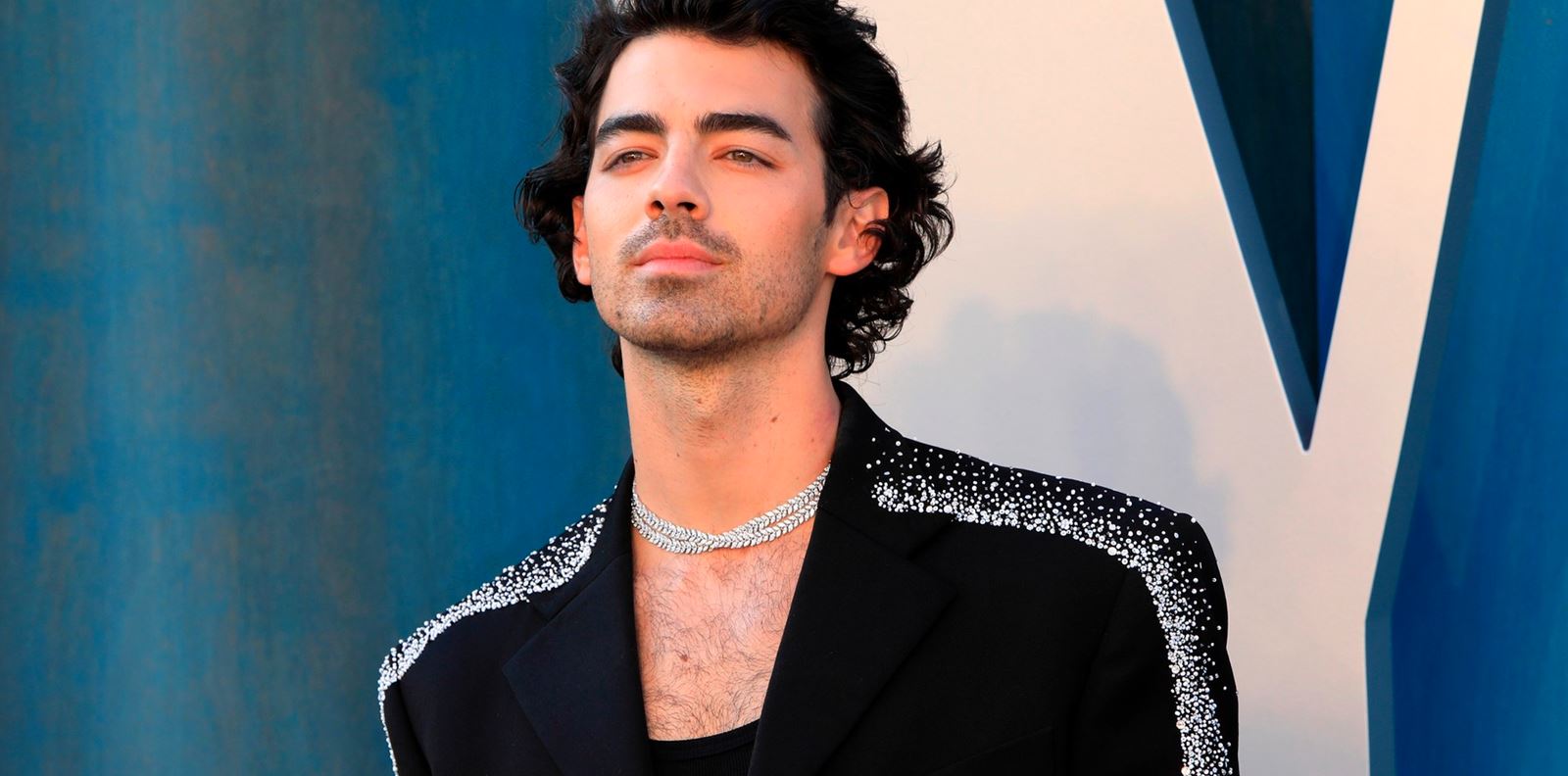 Джо Джонас е откровен за процедурите по лицето си