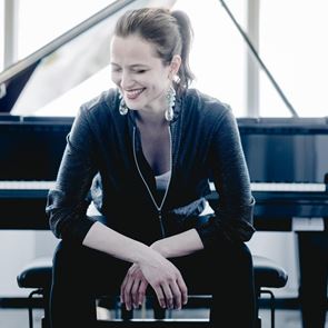 Дора Делийска и цветовете на клавирния звук