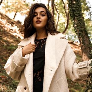 Мари Константин среща фантастични хора онлайн, ние срещнахме нея