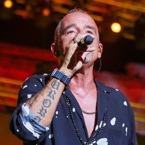 &lt;em>Ерос&lt;/em> &lt;em>Рамацоти&lt;/em> показа новата жена до себе си