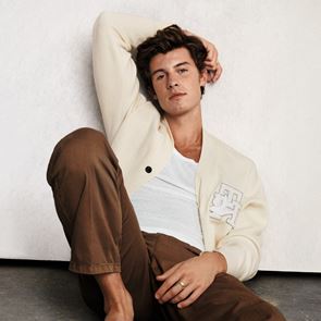 Шон Мендес и <em>Tommy</em> <em>Hilfiger</em> направиха обща колаборация