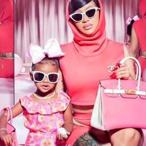 Да, Карди Би е наясно, че дъщеря й има чанта за 8000 долара