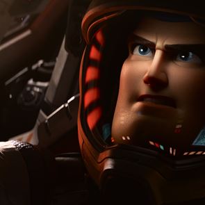 Disney и Pixar ни отвеждат до безкрая с &quot;Баз Светлинна година