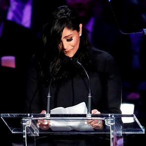 Емоционалното сбогуване с Коби и Джиана Брайънт