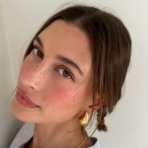 Как да постигнем ягодовия грим на Хейли Бийбър