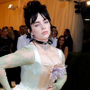 Били Айлиш вече не се срамува от тялото си