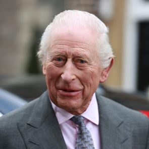 <em>Крал</em> <em>Чарлз</em> бе приет в болница