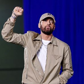 Компанията зад Еминем иска над 100 млн. долара от Марк Зукърбърг