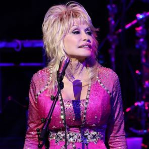 Доли Партън разби още три рекорда на &quot;Гинес