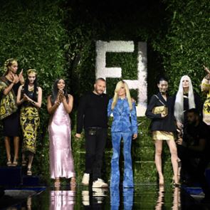 <em>Fendi</em> и Versace написаха история с общата колекция FENDACE