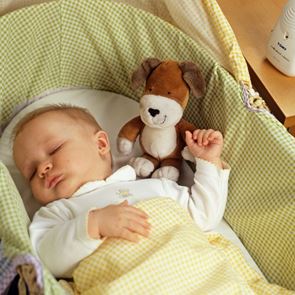 Какво представлява белият шум и как помага на новороденото да заспи