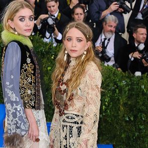 Правилата за небрежни коси на близначките Олсън