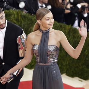 Джиджи Хадид във война с популярен влогър