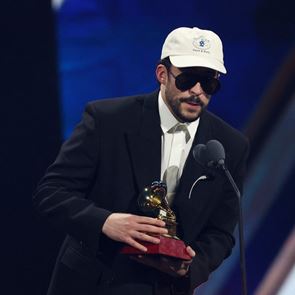 Bad Bunny триумфира на латино Грамитата