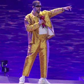 &lt;em>Bad&lt;/em> &lt;em>Bunny&lt;/em> хвърли телефона на фен заради неуважение