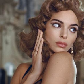 Русалка, аристократка, бунтарка от 90-те? Вижте <em>Кендъл</em> <em>Дженър</em> в кампанията на Reserved