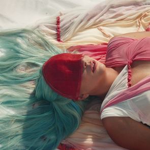 &lt;em>Лейди&lt;/em> &lt;em>Гага&lt;/em> представя късометражен филм с неочакван край