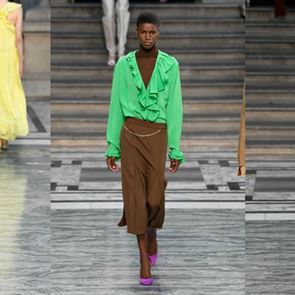 Лайм + кафяво: най-красивият пролетен микс на Victoria Beckham