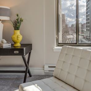 Конзолна маса – свежото интериорно решение за дома