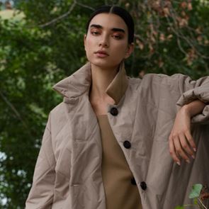 Черно, кафяво и бяло, когато навън вали