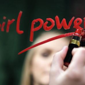 Red OR Dead: В какво се крие непреходната сила на червените устни