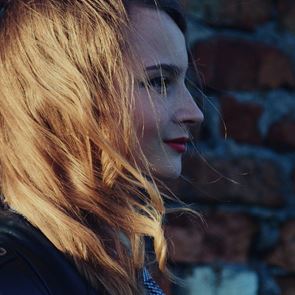 Медена сладост в косите: звездите задават основната тенденция на тази есен